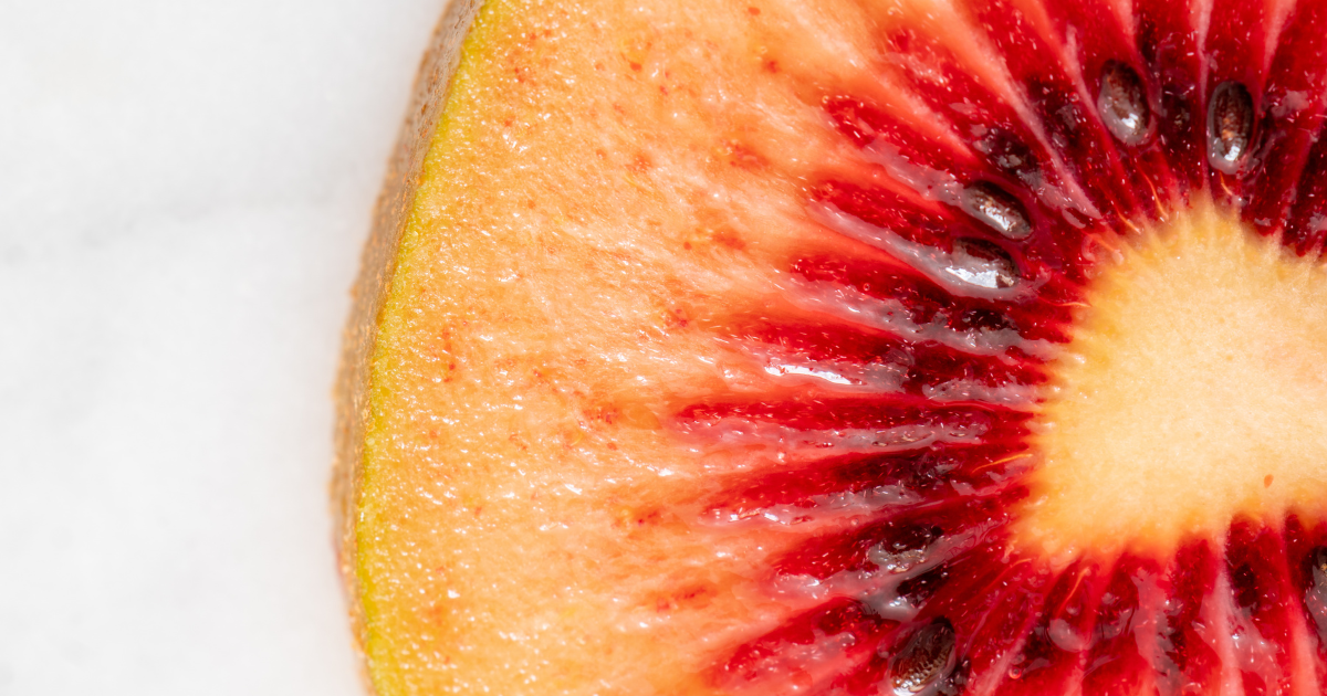 キウイ「紅妃」「レインボーレッド」徹底比較：特徴、味、育て方の違い