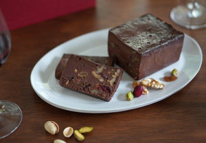 【冷凍】純米大吟醸酒粕の濃厚テリーヌショコラ(ナッツ&フルーツ) | テリーヌ | アテノオヤツ - スイーツモール