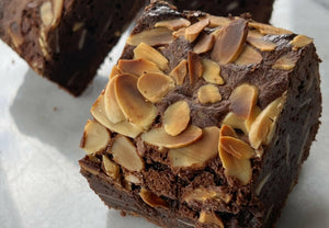 【冷蔵】アーモンドブラウニー | ブラウニー | Kamui Farm(カムイファーム) - スイーツモール