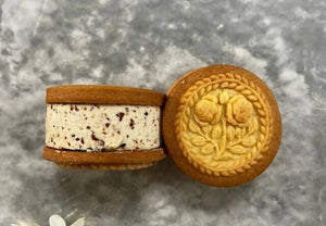 【冷蔵】ラムレーズンバターサンド|焼き菓子|菓子工房Voyage | レーズンバター | レーズン バター サンド | ラムレーズン お菓子 - スイーツモール