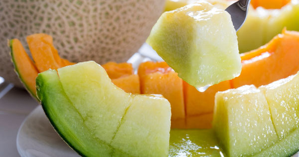 メロンを食べ過ぎるとどうなる？知っておきたい健康リスクと適切な食べ方
