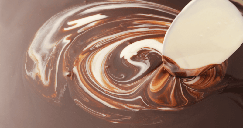 もう失敗しない！生クリームとチョコを混ぜて作る、極上チョコレートクリームのレシピ