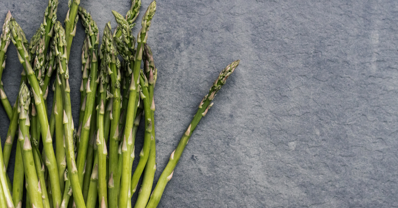 アスパラガスの苗から始める家庭菜園：植え付けから収穫までの完全ガイド