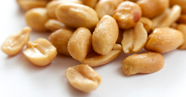 生ピーナッツは本当にそのまま食べられる？リスクと安全な食べ方