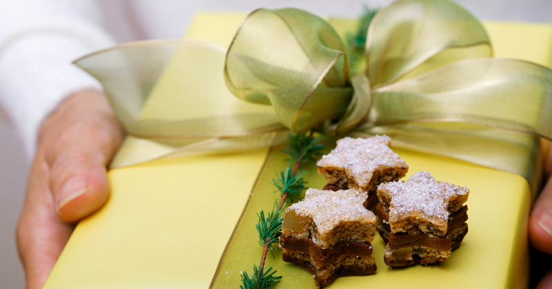 【シーン別】喜ばれる差し入れお菓子選びの決定版！予算相場とおすすめアイテムを紹介