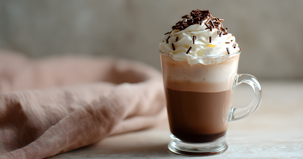 ホットチョコレートとココア：材料、製法、風味の違いを徹底解説