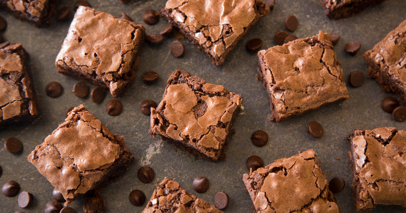 チョコと卵だけ！混ぜて焼くだけ簡単チョコレートケーキ