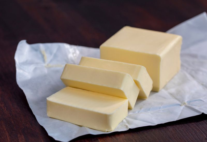 バター、賞味期限切れ1年後でも食べられる？安全な見極め方と保存方法