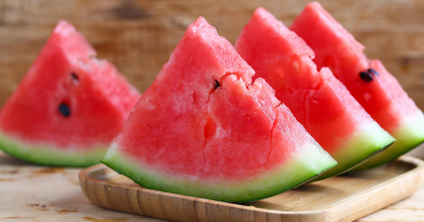 夏を彩る！旬の果物で楽しむ、おいしい栄養チャージ