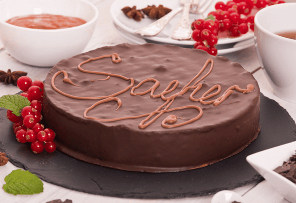 魅惑のオーストリアチョコレートケーキ：ザッハトルテのすべて