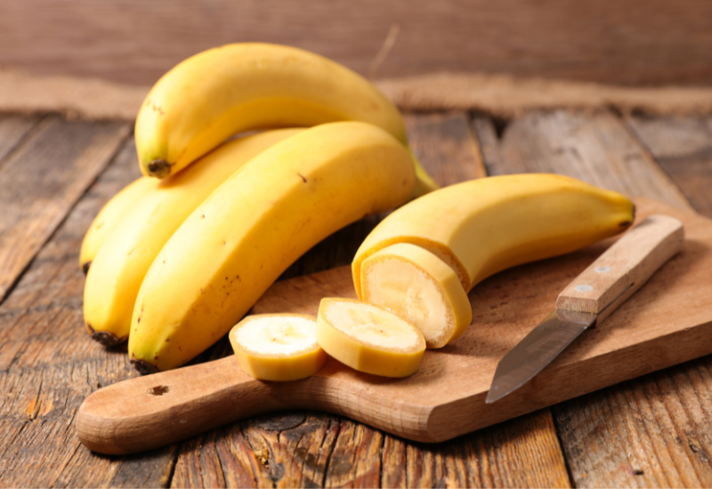 足がつる原因はバナナ不足？ミネラルバランスと食べ物の関係