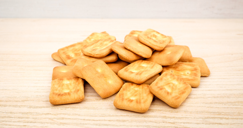 乾パンのルーツ：非常食から国民食へ、歴史と進化の軌跡