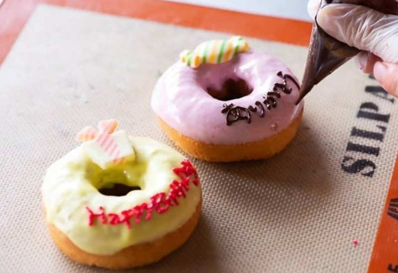 世界で一つだけの贈り物：名入れお菓子で特別な想いを伝える