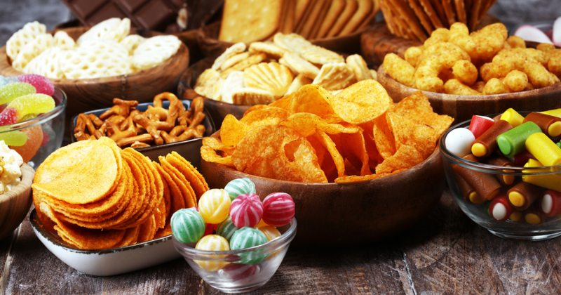 賞味期限切れのお菓子はいつまで食べられる？安全な判断基準と種類別の目安