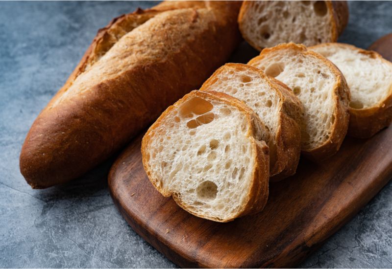 硬いフランスパンを復活！美味しく食べるための裏技とレシピ