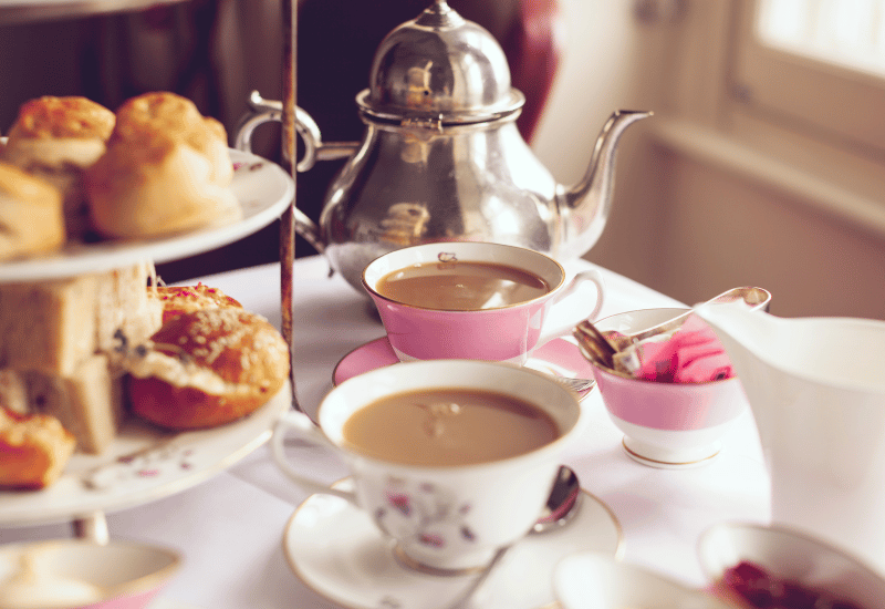 アフタヌーンティーを彩る紅茶の魅力：種類、特徴、おすすめの楽しみ方