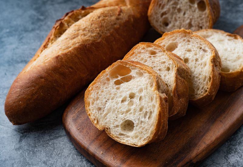 硬くなったパンを復活させる！原因と美味しく食べる方法