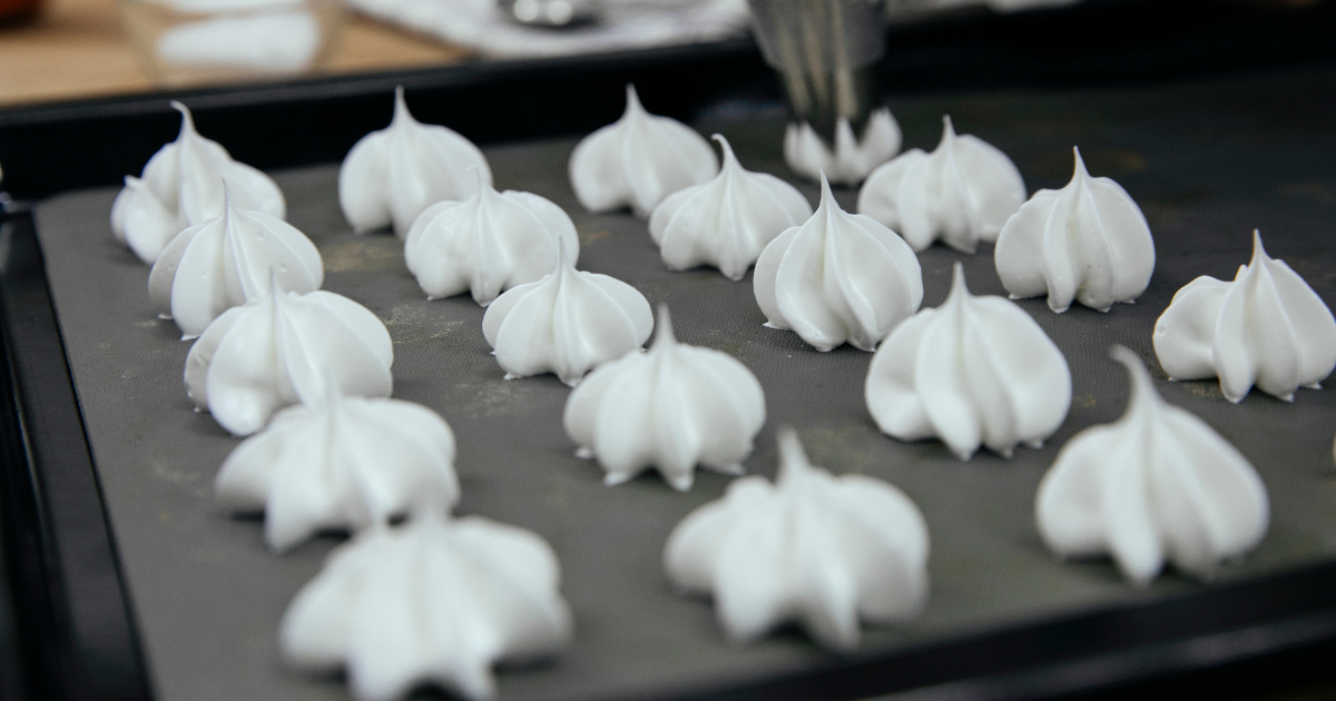 クリームを美しく絞る方法：基本から応用まで、プロが教える完全ガイド