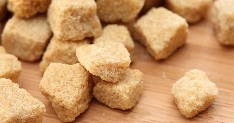 黒糖そのまま食べる：ミネラル豊富な自然の甘みを味わう