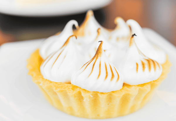 タルト・オ・シトロン：レモンの甘酸っぱさが織りなす魅惑のフランス菓子