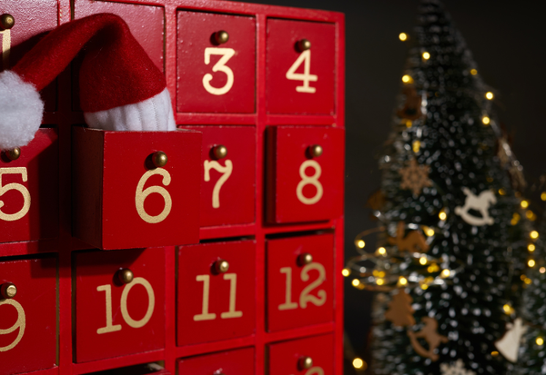 お菓子アドベントカレンダーで毎日がサプライズ！クリスマスまでのワクワクカウントダウン