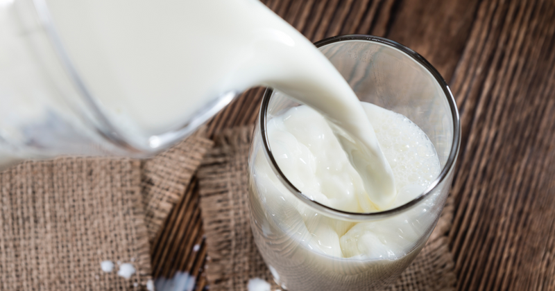 牛乳、賞味期限切れ1週間…まだ飲める？安全な活用術と見分け方