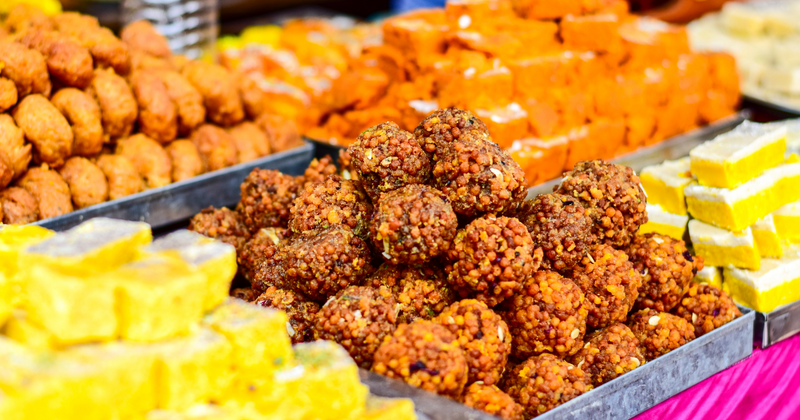 引っ越し挨拶のマストアイテム！喜ばれるお菓子選びと好印象を与えるポイント