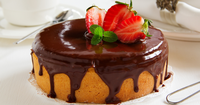 チョコといちごの魅惑：心ときめくチョコレートケーキ