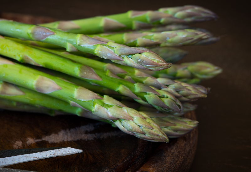 アスパラガスの旬はいつ？時期、産地、おいしい食べ方、選び方、保存方法を解説