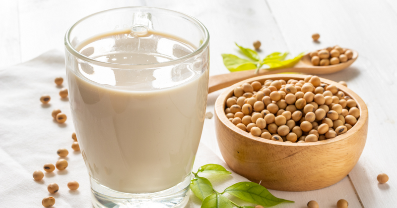 豆乳飲み過ぎで男性に起こる変化とは？適切な摂取量と健康的な活用法