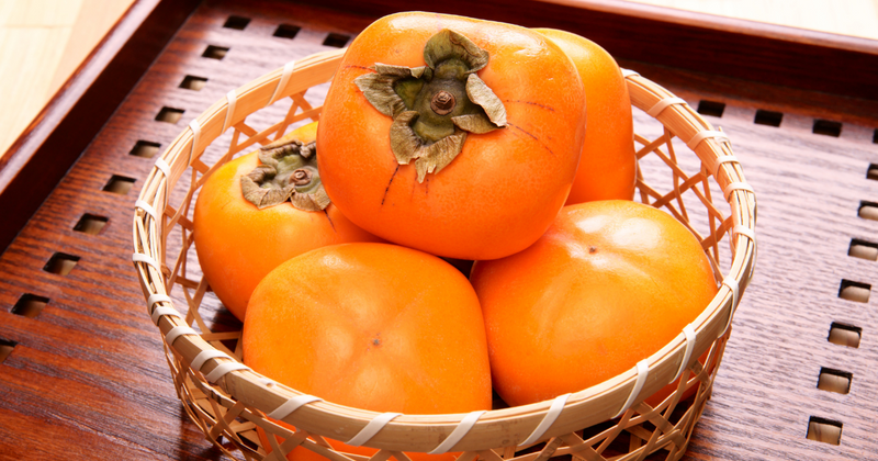 妊娠中に柿を食べても大丈夫？迷信を解き明かし、安全な摂取方法を解説