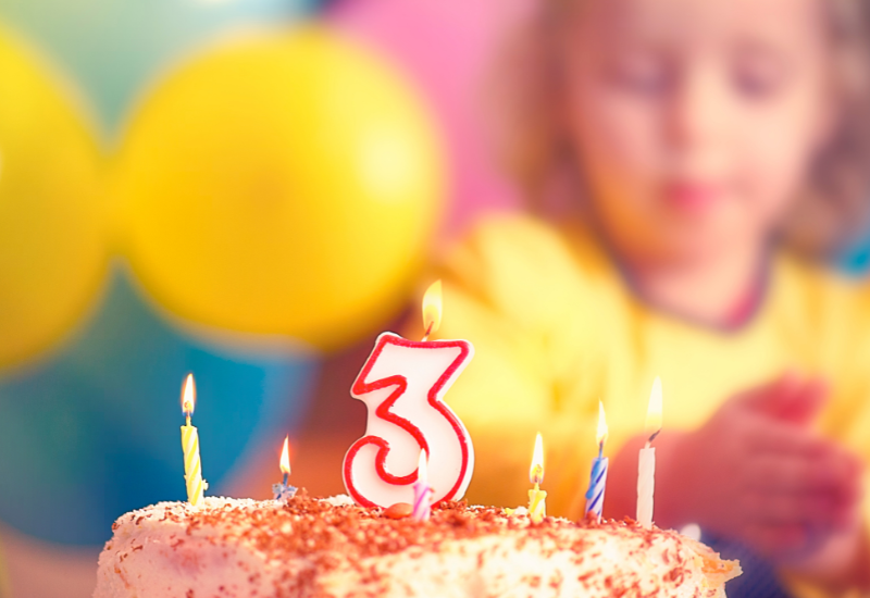 3歳の誕生日にぴったりのケーキアイデアと注意点