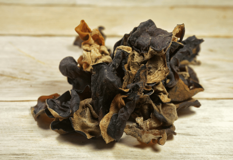 乾燥きくらげの栄養力：特徴、戻し方、食べ過ぎ注意点ガイド