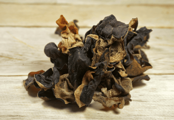 乾燥きくらげの栄養力：特徴、戻し方、食べ過ぎ注意点ガイド