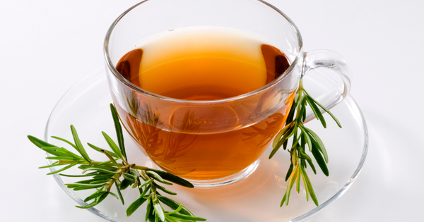 ローズマリーティーの驚くべき効能：若返りのハーブの秘密