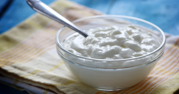 ヨーグルトで手作りクリームチーズ：驚くほど本格的な味わいと活用法