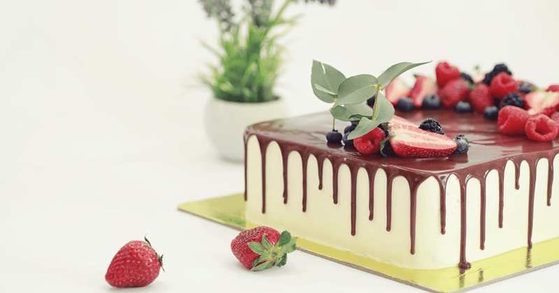 簡単なのに華やか！スクエアケーキのレシピとデコレーションアイデア