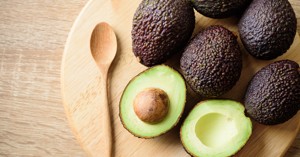 アボカドの栄養価：知っておくべき全てと健康への利点