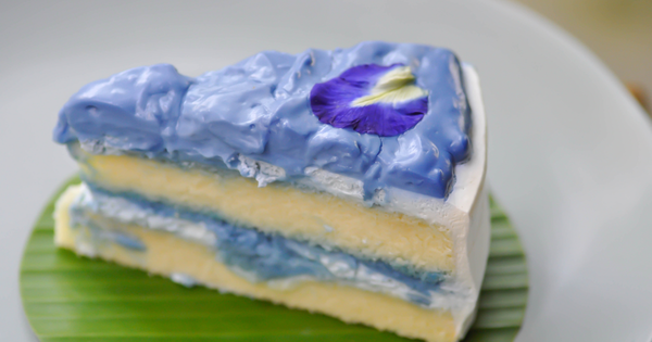 バタフライピーケーキ：鮮やかな青が彩る、美しく美味しいティータイム