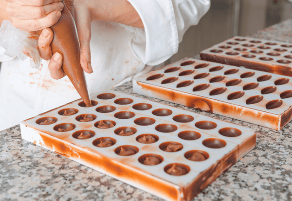 チョコレート型抜きの極意：スムーズに剥がすテクニックとコツ
