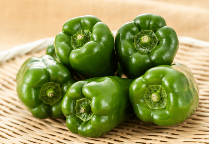 ピーマンを冷蔵庫で長持ちさせる保存術：鮮度を保つ秘訣と日持ち期間の目安