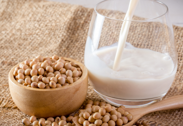 豆乳は何歳から飲める？赤ちゃんへの与え方と注意点