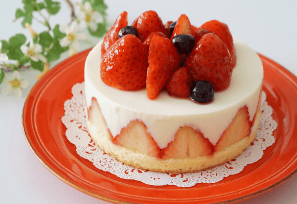 クリスマスケーキを苺で華やかに！簡単デコレーションレシピ