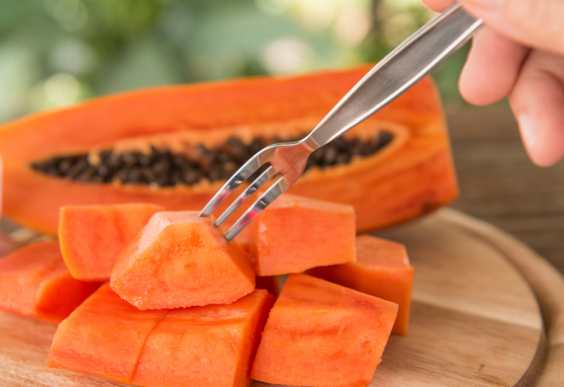 パパイヤってどんなフルーツ？食べ方や追熟方法、保存法、栄養と歴史を徹底解説