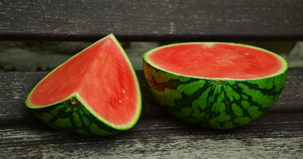 スイカは果物？野菜？知っておきたいスイカの分類と関連情報
