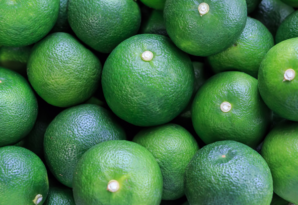 スダチ：爽やかな酸味と香りが食欲をそそる、日本の食文化を彩る柑橘