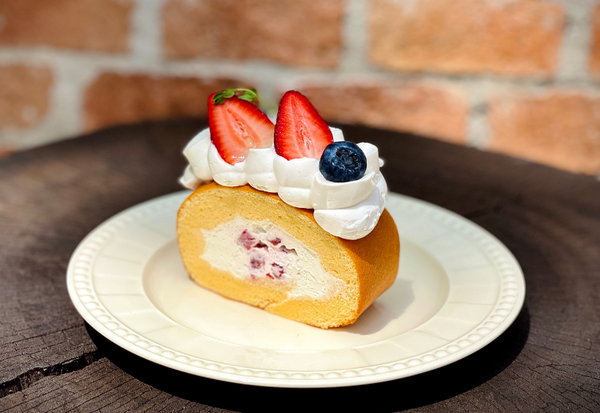 誕生日を彩る！ロールケーキの作り方と選び方