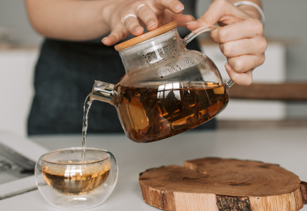 ごぼう茶を飲み続けることで得られる効果と注意点：腸内環境改善からダイエットまで