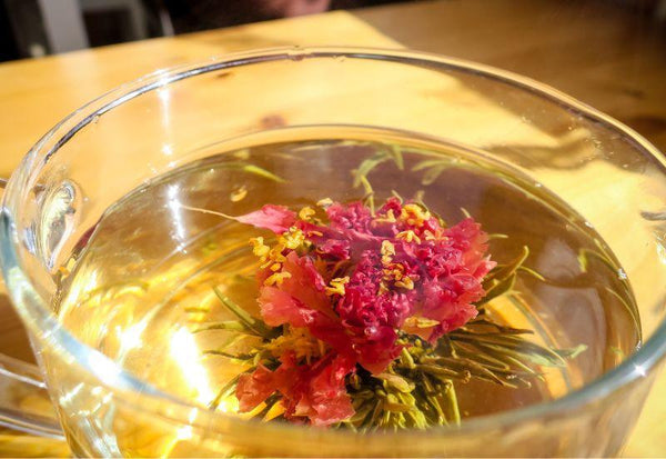 お湯を入れると花が咲くお茶 - スイーツモール