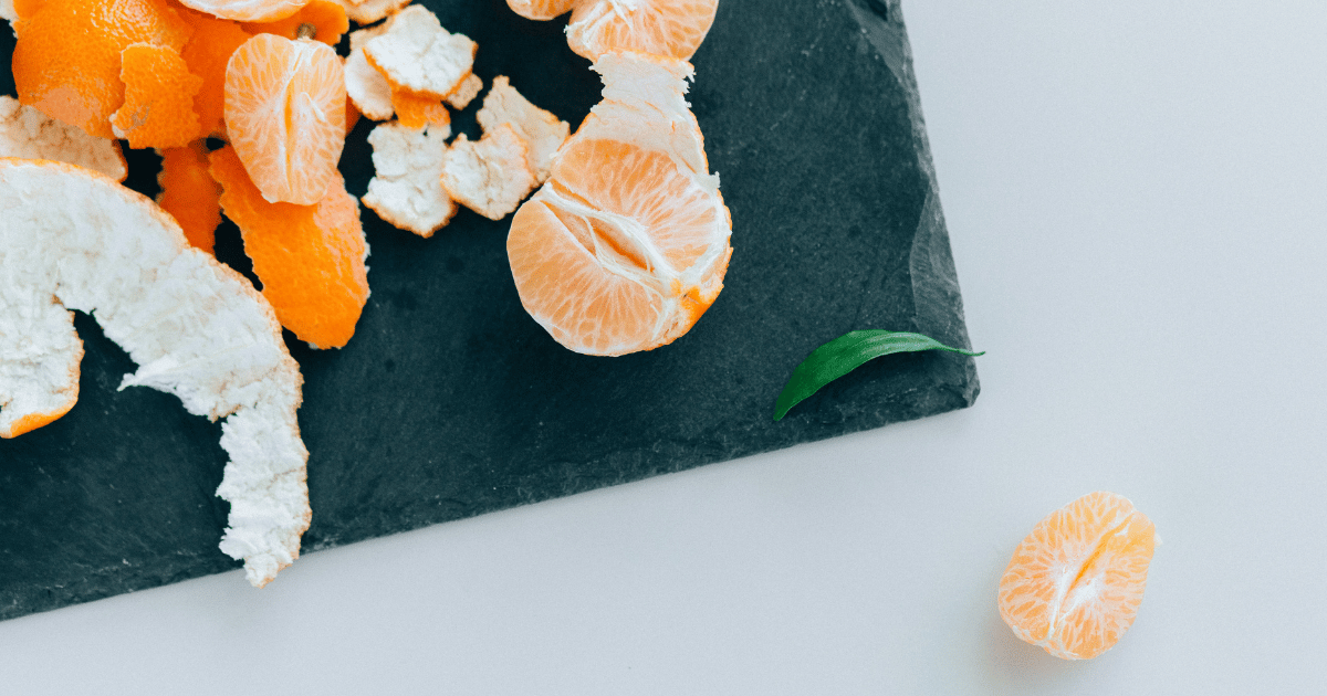 もう手が汚れない！みかんの皮をきれいに剥く裏技集